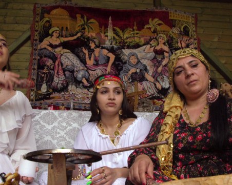 Румънски вещици въртят магии по Facebook, правят заклинания за евровота