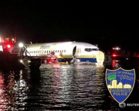 Самолет падна в река във Флорида, всички оцеляха