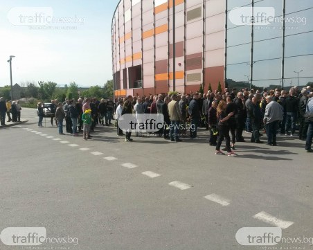 Стотици се стекоха за поклонението на Чико