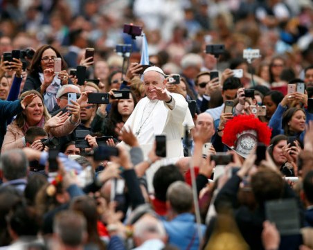 3 часа по-рано на площада, ако искаш да видиш папата! Ето пълната му програма за днес