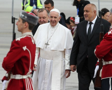 Франциск разказа на Борисов виц за разликата между терористите и протокола
