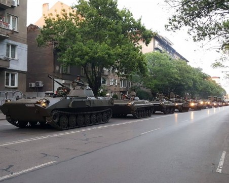 Танковете са строени! 20 артилерийски салюта ще огласят утре София