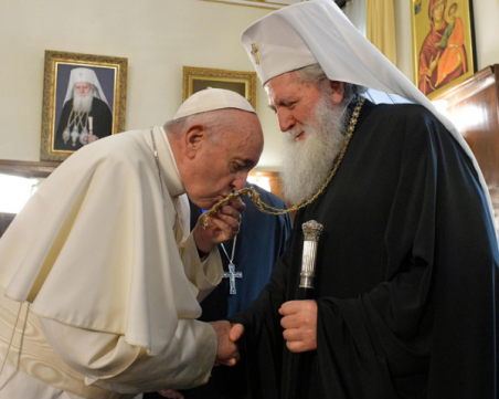 Какви дарове си размениха Неофит и Франциск и какво си казаха