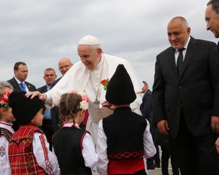 Папа Франциск кацна на българска земя