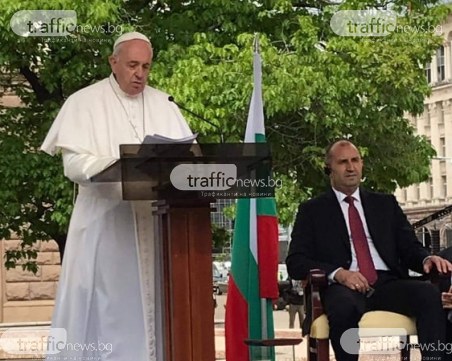 Папата: Осигурете бъдеще за децата и не затваряйте вратата си за бежанците!