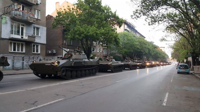 Танковете са строени! 20 артилерийски салюта ще огласят утре София