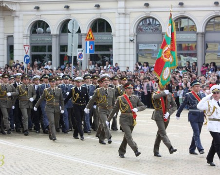 Дъжд и облаци може да откажат днес авиацията от парада
