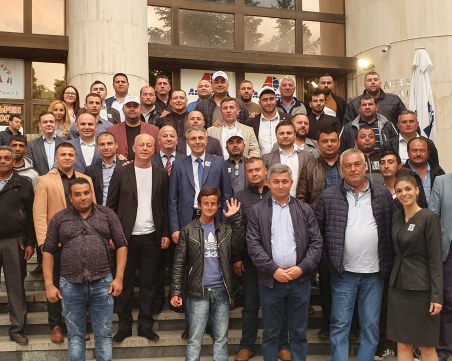 Карадайъ с призив да не завещаваме най-бедната страна в Европа на младите