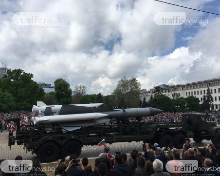 Самолети и мотори от филмите с най-много овации на Гергьовденския парад