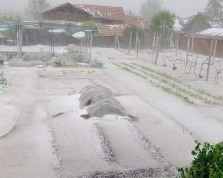 Силна градушка удари в Пернишко и Плевенско