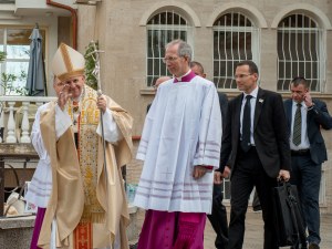 Най-ярките моменти в СНИМКИ от посещението на папа Франциск в Раковски