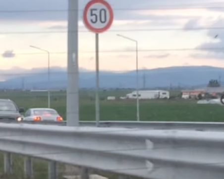 Джигит в насрещното. Опасен обратен завой на Северната скоростна тангента