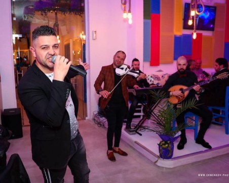 Гръцки вечери огласят Пловдив! Бузуки бенд забавлява гостите на 