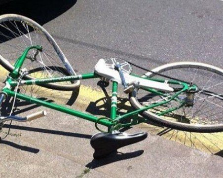 Кола отнесе 8-годишно дете с колело във Велинград