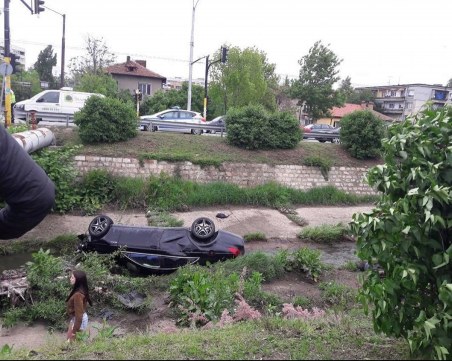 Мерцедес помете 4 деца на пешеходна пътека в София