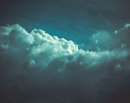 Утре ще е предимно облачно, на места ще превали