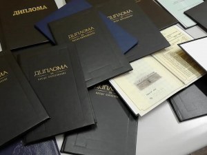 Двама фалшификатори на печати на съд в Пловдив