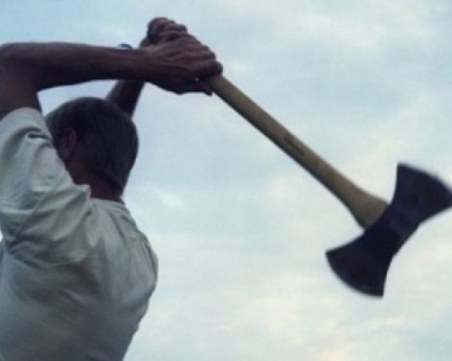 Ревнивец гази и гони с брадва заподозрян любовник, кмет го спасява