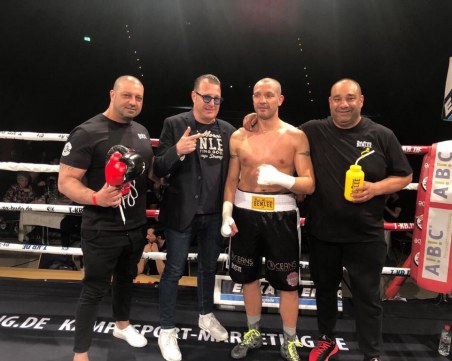 Спас Генов с 11-а победа на професионалния ринг