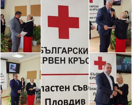 За цялостен принос към мисията на БЧК:  Губернаторът и шефът на пловдивската полиция с медали