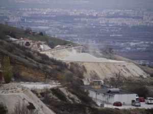 Измерват въздуха в Белащица заради сигнали от живеещите в района