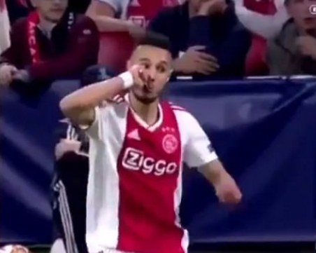 Двама от Аякс ядоха по време на злополучния мач с Тотнъм