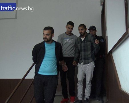 Един от ромите, вилнели в Куклен, заплашвал с убийство полицай