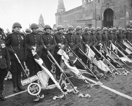 Как е изглеждал парадът на Победата през 1945 година?