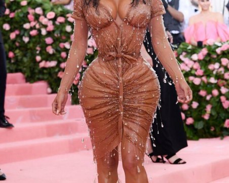 Какви са жертвите, които Ким Кардашиян направи за тоалета си на Мет Гала?