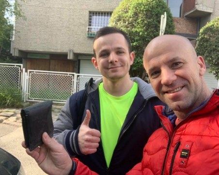 Младеж върна пълен с пари портфейл на акробата Енчо Керязов