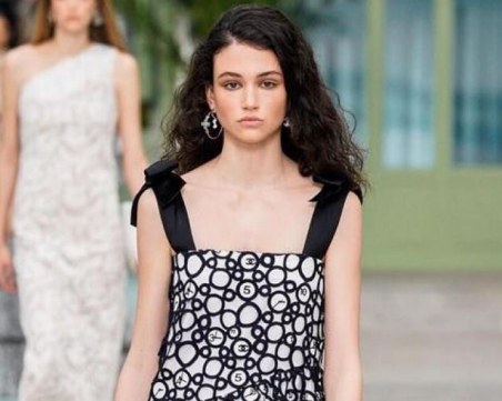 Нашенка отново на световния подиум, дефилира за Chanel в Париж