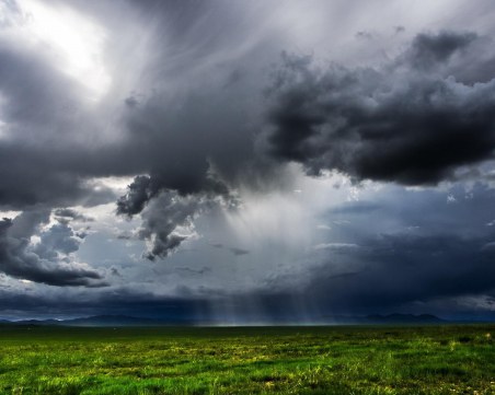 Петъкът без слънце и дъждовен. Южнякът идва през уикенда и се затопля