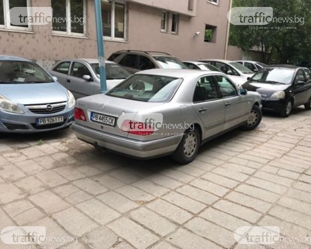 Служители на пловдивско районно с демонстрация: Как не трябва да се паркира