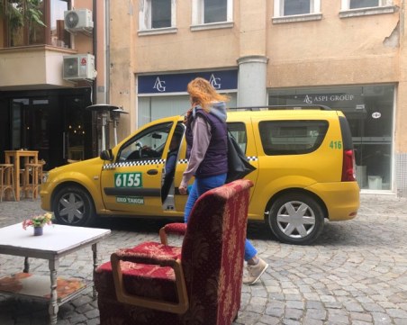 Такси се вживя в ролята на линейка! 