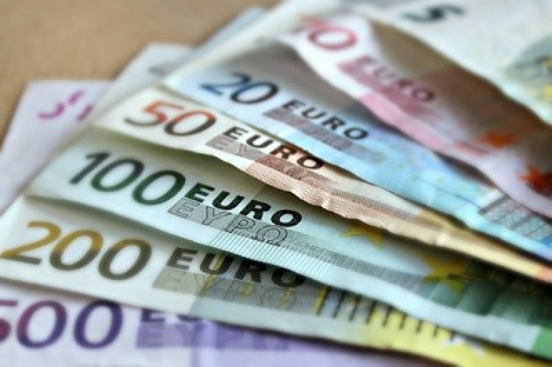 Минималната заплата да стигне 450 евро искат от КНСБ