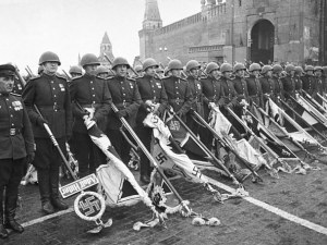 Как е изглеждал парадът на Победата през 1945 година?