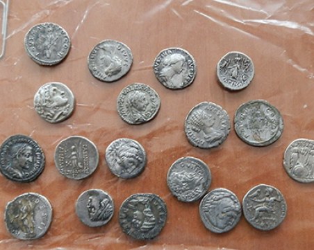 38 антични монети и 15 пръстена намериха в частни домове в Бургаско