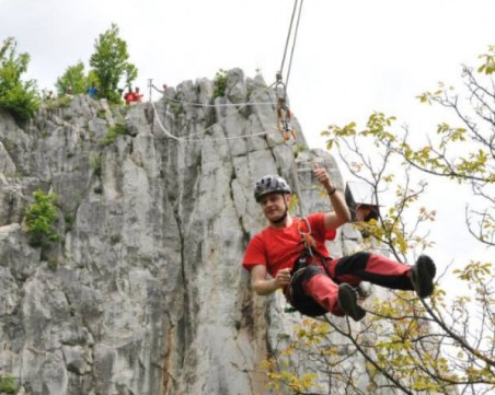 Само за смелчаци! 100-метров алпийски тролей над Искърското дефиле вдига адреналина