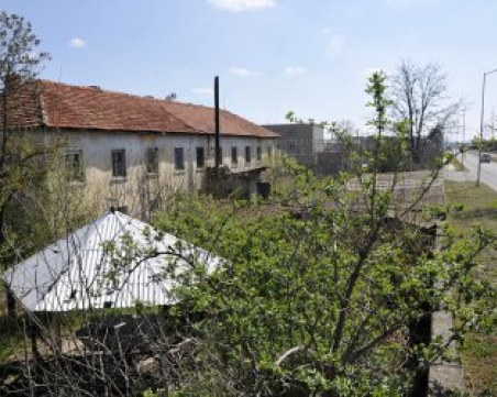 Технически гаф спрял градежа на мигрантските площадки – €160 млн. чакат!