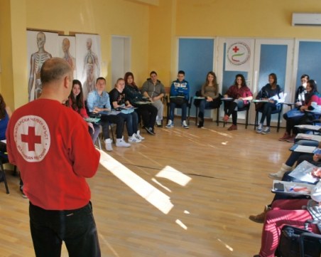 Ученици влизат в състезание по оказване на първа долекарска помощ