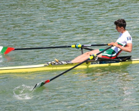 Два финала и две пети места за българските гребци в Пловдив