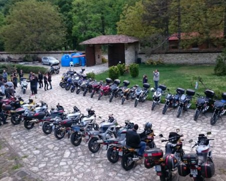 Над 200 мотора от 10 държави се борят за рекорд на Гинес в Разлог