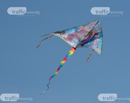 Парад на хвърчилата изпъстри небето на Пловдив