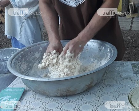 Пловдивчани месиха с квас и музика на Младежкия хълм