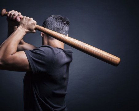 Пребиха с бухалки известен турски журналист в Истанбул