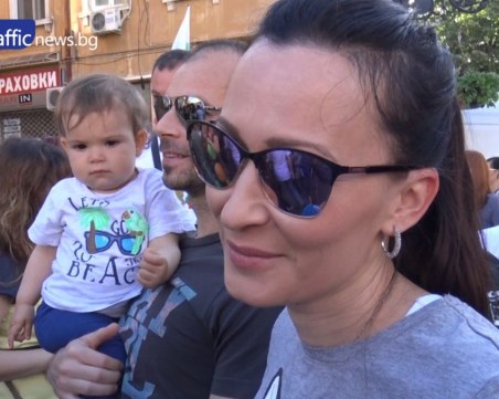 Родители от Пловдив и още 20 града: Децата да остават на родителите, НЕ на отнемането