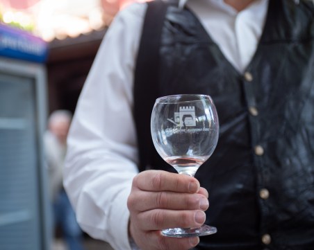 Вино и гурме - изкушенията на Стария град