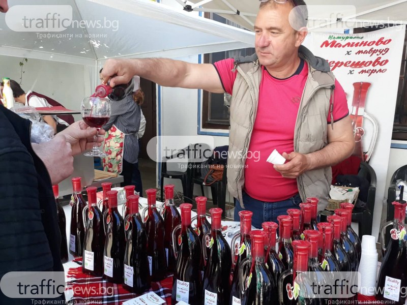 Пловдивчани пият виното на Александър Македонски в Стария град