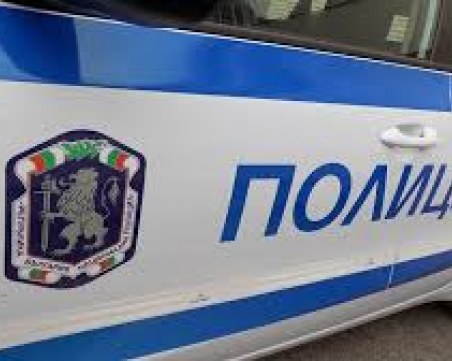 Мъж простреля жена си и съсед, после се самоуби