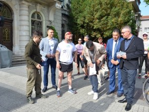 Десетки се включиха в бягането на ултрамаратонеца Краси Георгиев в Пловдив СНИМКИ